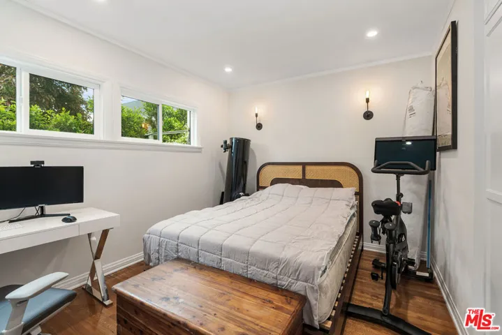 8472 Oakwood Avenue, Los Angeles, California 90048