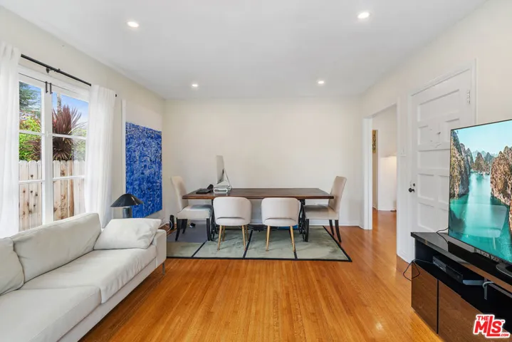 8472 Oakwood Avenue, Los Angeles, California 90048