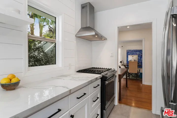 8472 Oakwood Avenue, Los Angeles, California 90048