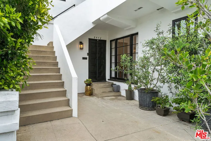 8472 Oakwood Avenue, Los Angeles, California 90048