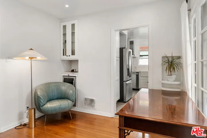 8472 Oakwood Avenue, Los Angeles, California 90048