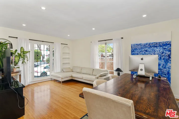 8472 Oakwood Avenue, Los Angeles, California 90048