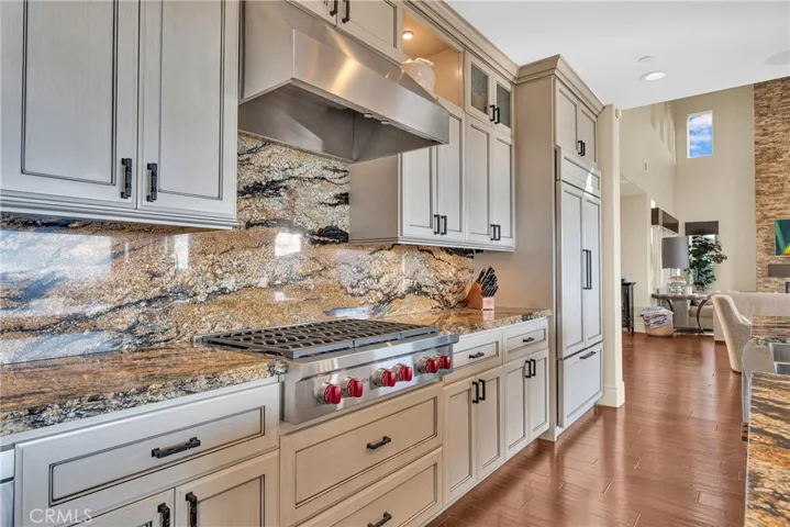 Bookmatched granite runs the counters and the backsplash