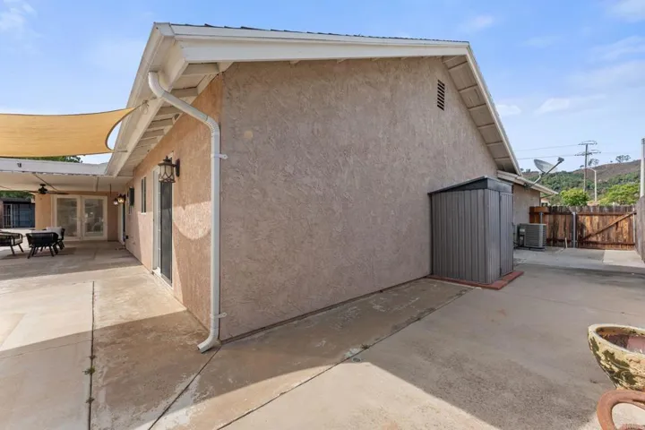 1091 Nightingale Place, Escondido, California 92027