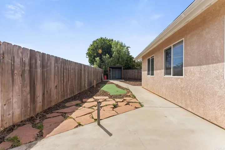 1091 Nightingale Place, Escondido, California 92027