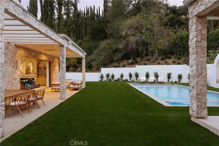 16933 Bosque Drive, Encino, California 91436