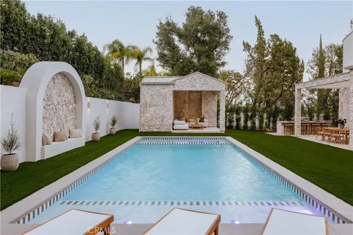 16933 Bosque Drive, Encino, California 91436