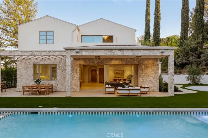16933 Bosque Drive, Encino, California 91436
