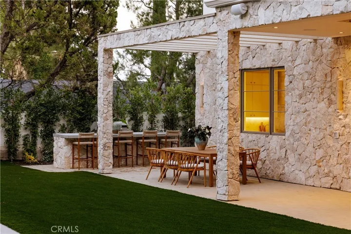 16933 Bosque Drive, Encino, California 91436