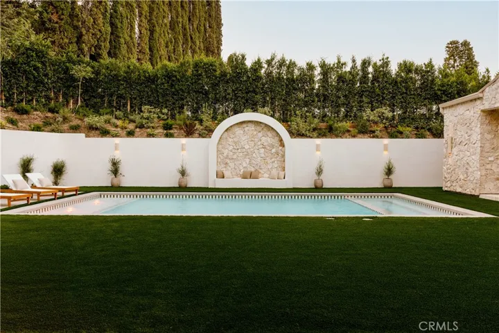 16933 Bosque Drive, Encino, California 91436