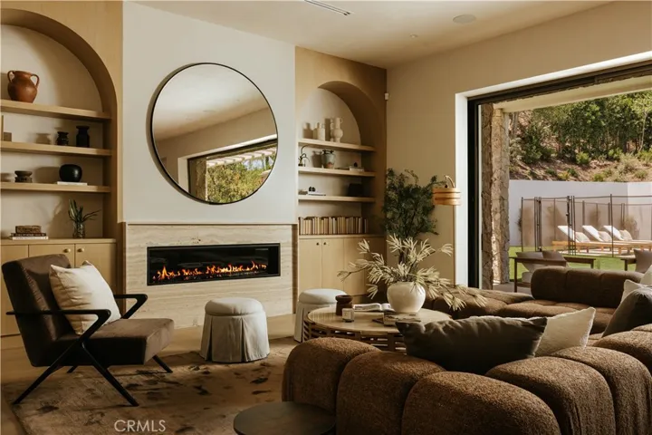 16933 Bosque Drive, Encino, California 91436