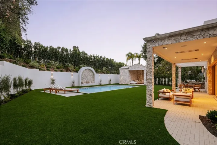 16933 Bosque Drive, Encino, California 91436