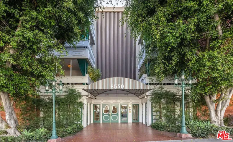 8550 Holloway Drive 101, West Hollywood, California 90069