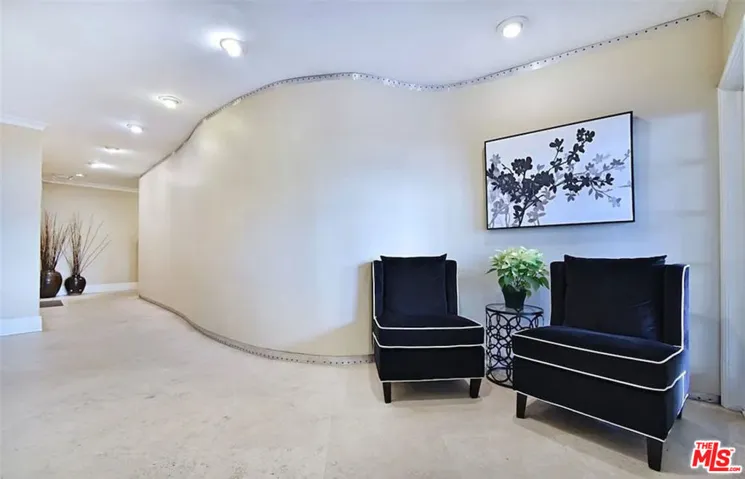 8550 Holloway Drive 101, West Hollywood, California 90069