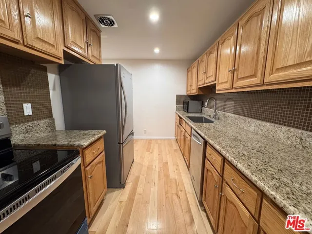 8550 Holloway Drive 101, West Hollywood, California 90069