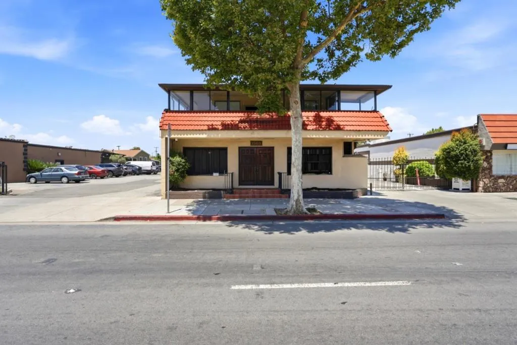 1565 Alum Rock Ave