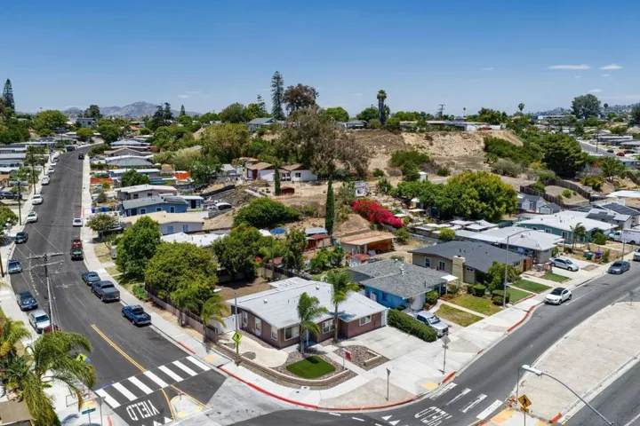 6062 Streamview, San Diego, California 92115