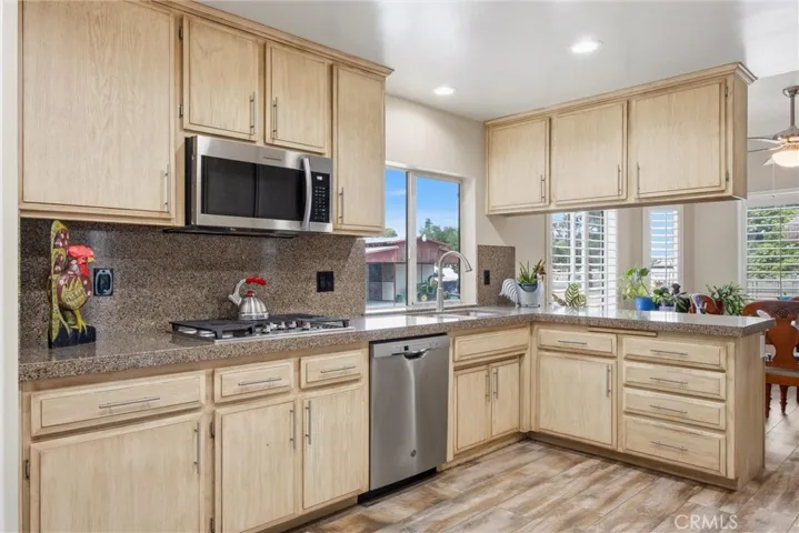 1328 Valov Lane, Bakersfield, California 93314