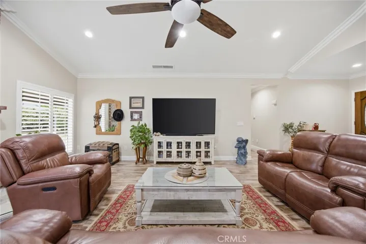 1328 Valov Lane, Bakersfield, California 93314