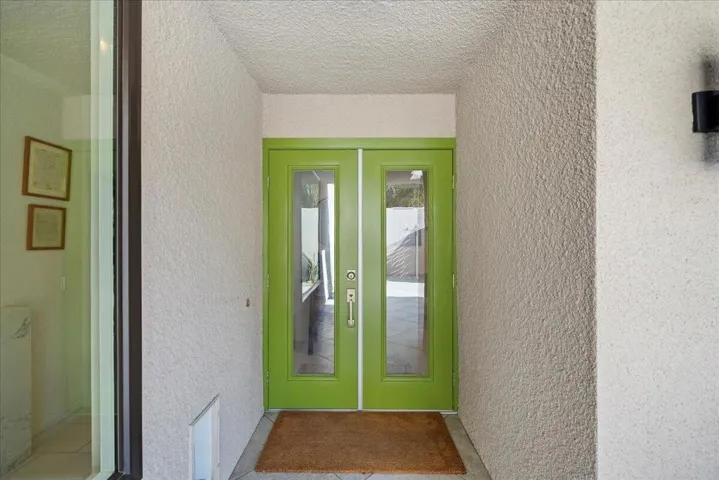 08-Entrance