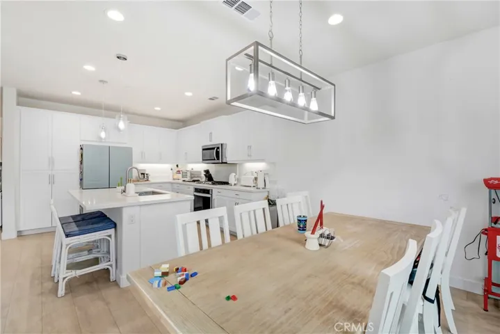 15740 Parry Peak Drive, Fontana, California 92336