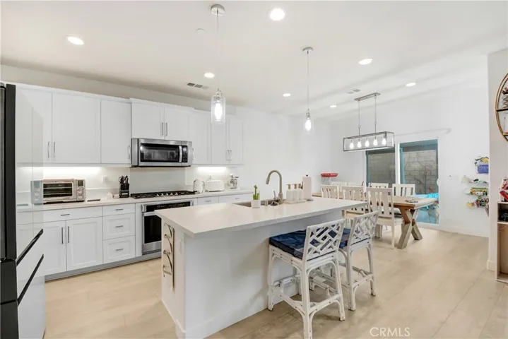 15740 Parry Peak Drive, Fontana, California 92336