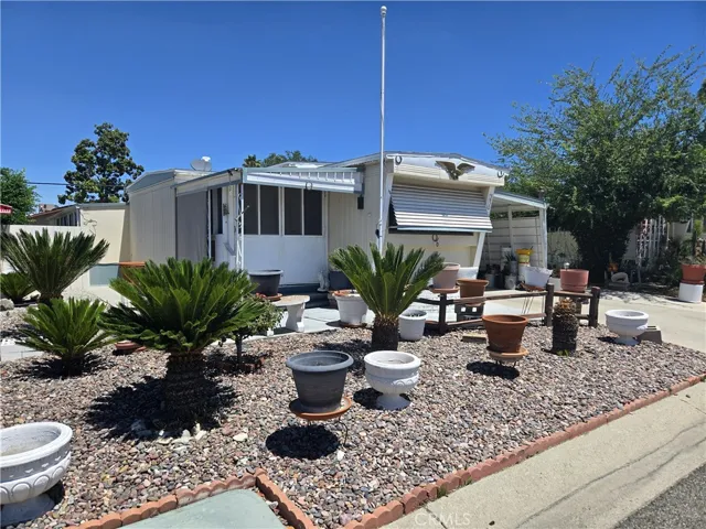 250 Santa Clara, Hemet, California 92543