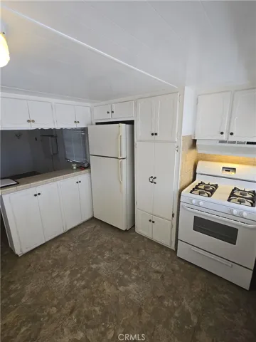 250 Santa Clara, Hemet, California 92543