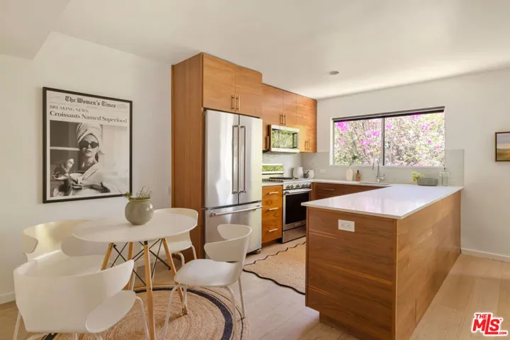 2147 N Beachwood Drive 5, Los Angeles, California 90068