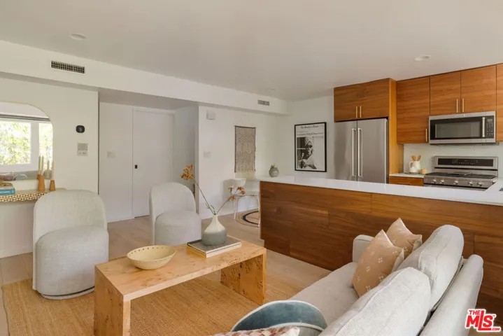 2147 N Beachwood Drive 5, Los Angeles, California 90068