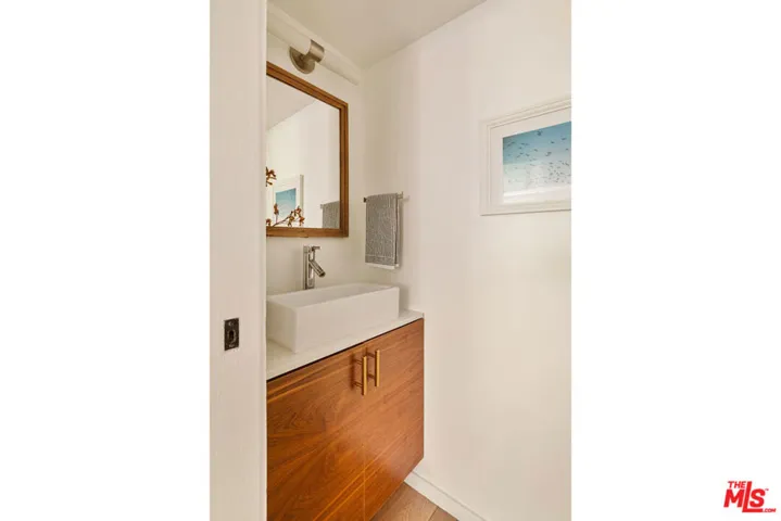 2147 N Beachwood Drive 5, Los Angeles, California 90068