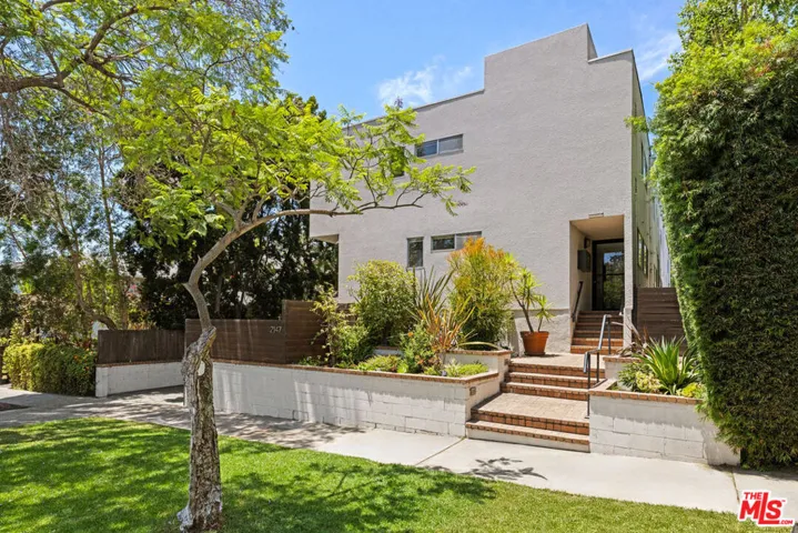 2147 N Beachwood Drive 5, Los Angeles, California 90068