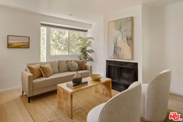2147 N Beachwood Drive 5, Los Angeles, California 90068