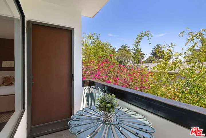 2147 N Beachwood Drive 5, Los Angeles, California 90068
