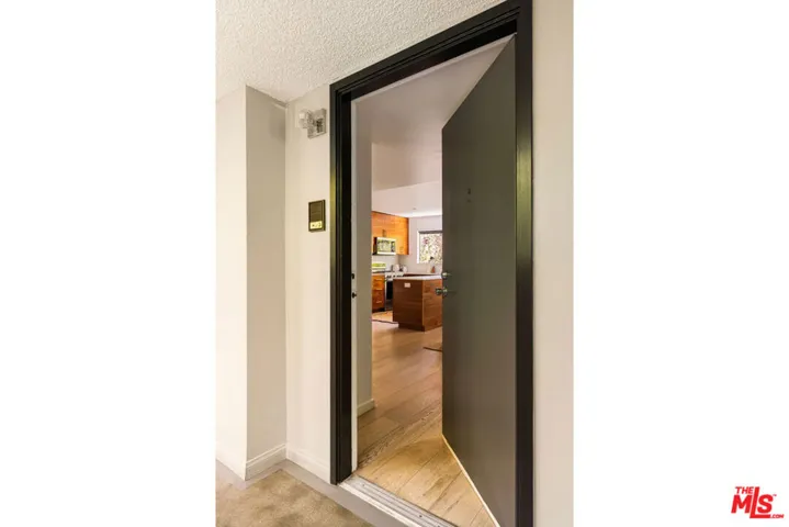 2147 N Beachwood Drive 5, Los Angeles, California 90068