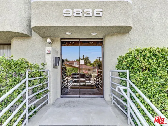 9836 Vidor Drive 302, Los Angeles, California 90035