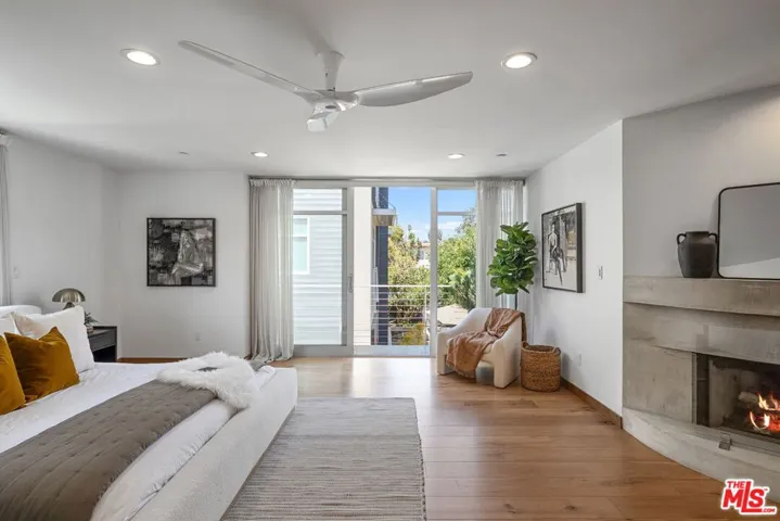 512 Brooks Avenue 6, Los Angeles, California 90291