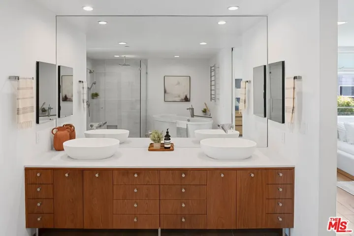 512 Brooks Avenue 6, Los Angeles, California 90291