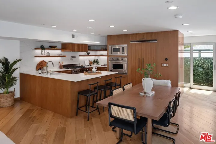 512 Brooks Avenue 6, Los Angeles, California 90291