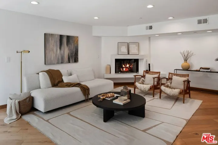 512 Brooks Avenue 6, Los Angeles, California 90291