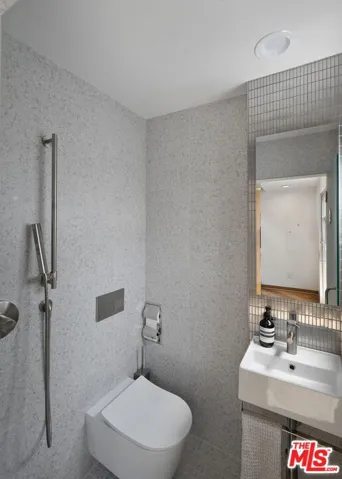 512 Brooks Avenue 6, Los Angeles, California 90291
