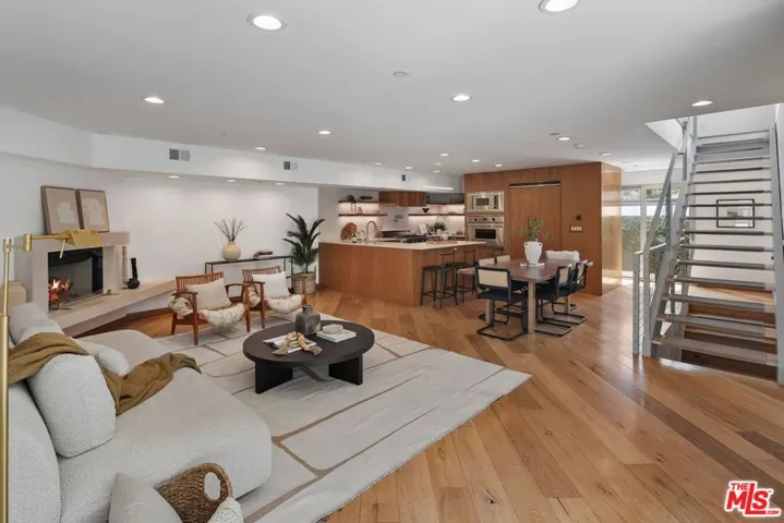 512 Brooks Avenue 6, Los Angeles, California 90291