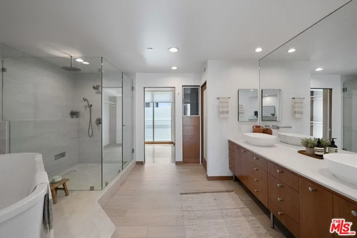 512 Brooks Avenue 6, Los Angeles, California 90291