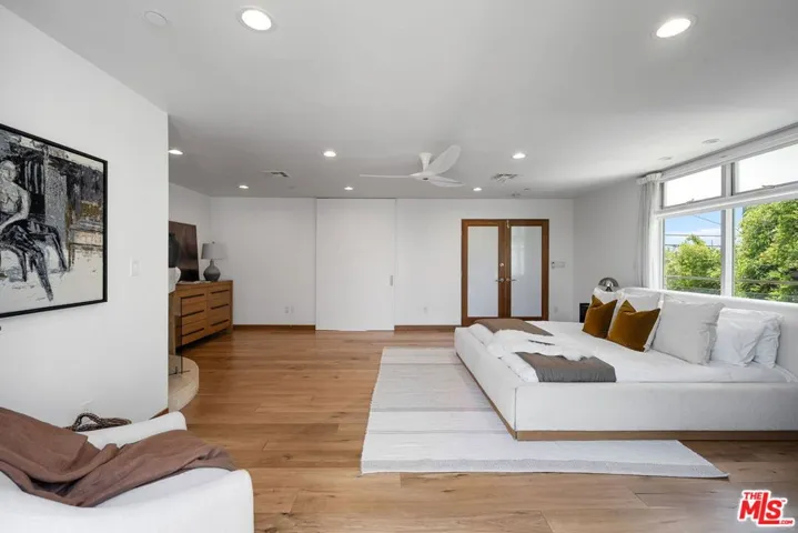 512 Brooks Avenue 6, Los Angeles, California 90291
