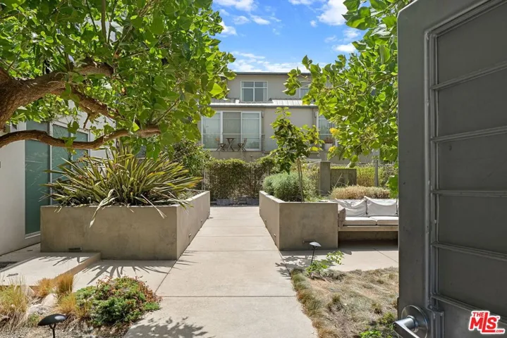 512 Brooks Avenue 6, Los Angeles, California 90291