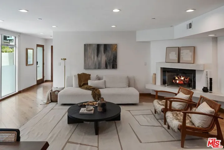 512 Brooks Avenue 6, Los Angeles, California 90291