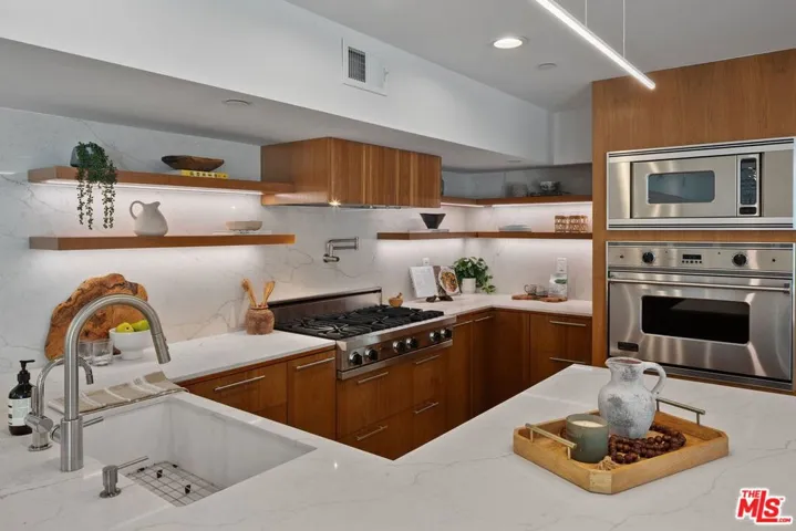 512 Brooks Avenue 6, Los Angeles, California 90291