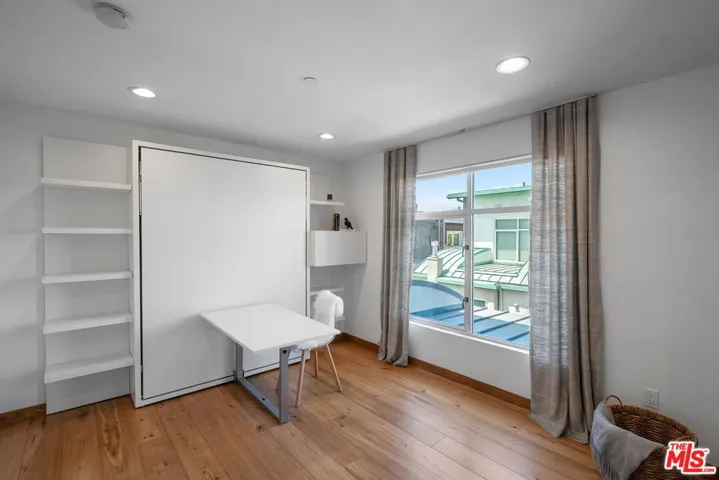 512 Brooks Avenue 6, Los Angeles, California 90291