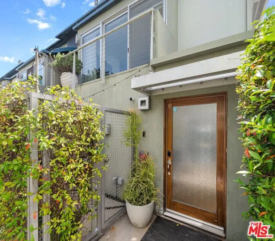 512 Brooks Avenue 6, Los Angeles, California 90291