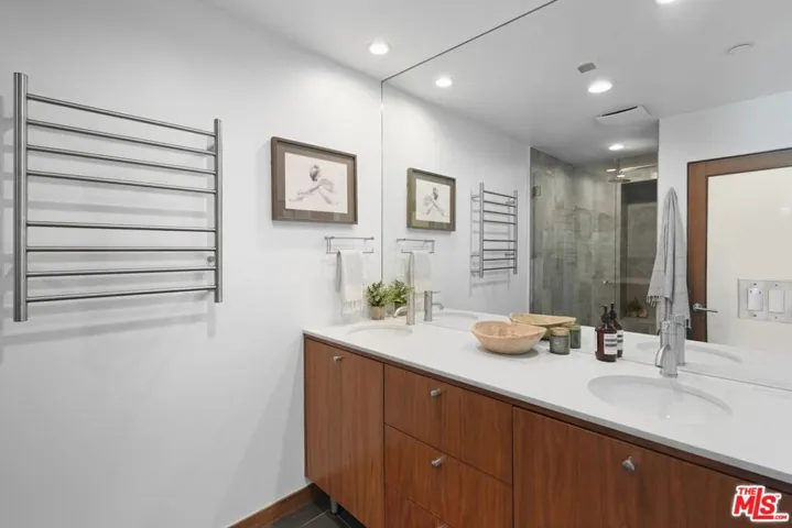 512 Brooks Avenue 6, Los Angeles, California 90291